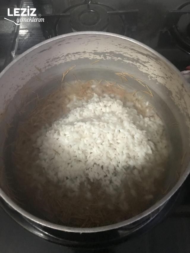 Pirinç Pilavı (Tel Şehriyeli)