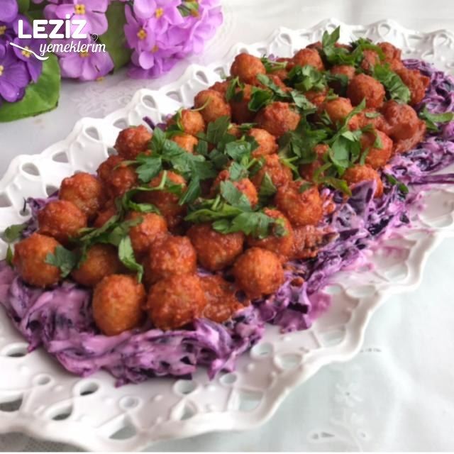 Köfteli Mor Lahana Salatası