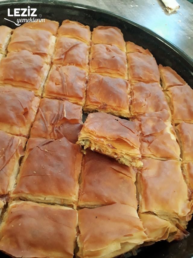 Pazı Sapından Harçlı El Açması Börek