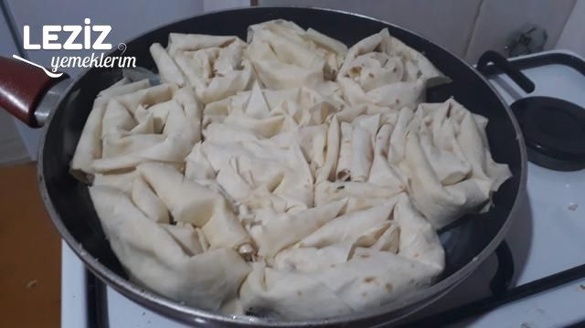 Tavada Gül Böreği