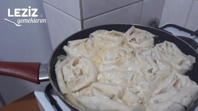 Tavada Gül Böreği