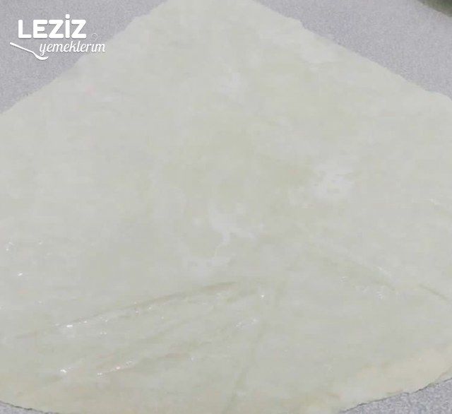 Midye Börek (Hazır Yufkadan)