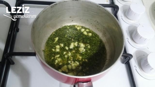 Domatesli Sarımsaklı Arpa Şehriye Çorbası