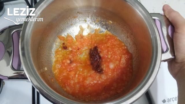 Domatesli Sarımsaklı Arpa Şehriye Çorbası
