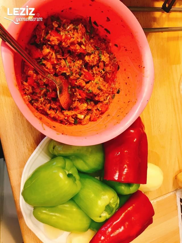 Leziz Biber Dolması (Zeytin Yağlı)