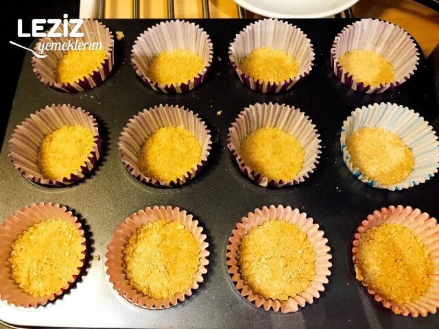 Muffin Kalıbında Mini Cheesecake Tarifi