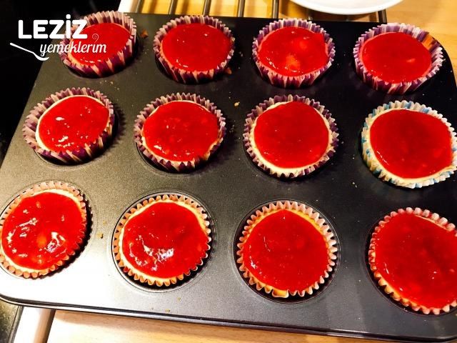 Muffin Kalıbında Mini Cheesecake Tarifi