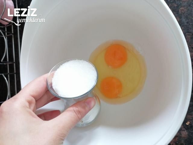 Kremalı Tarçınlı Tart Kek Tarifi