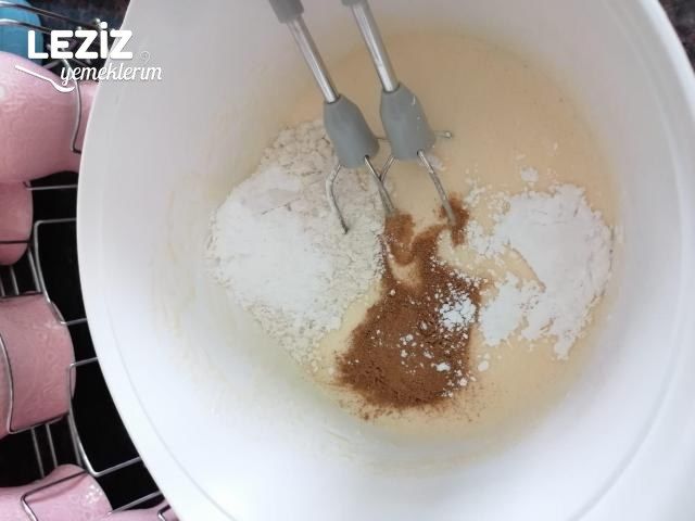 Kremalı Tarçınlı Tart Kek Tarifi