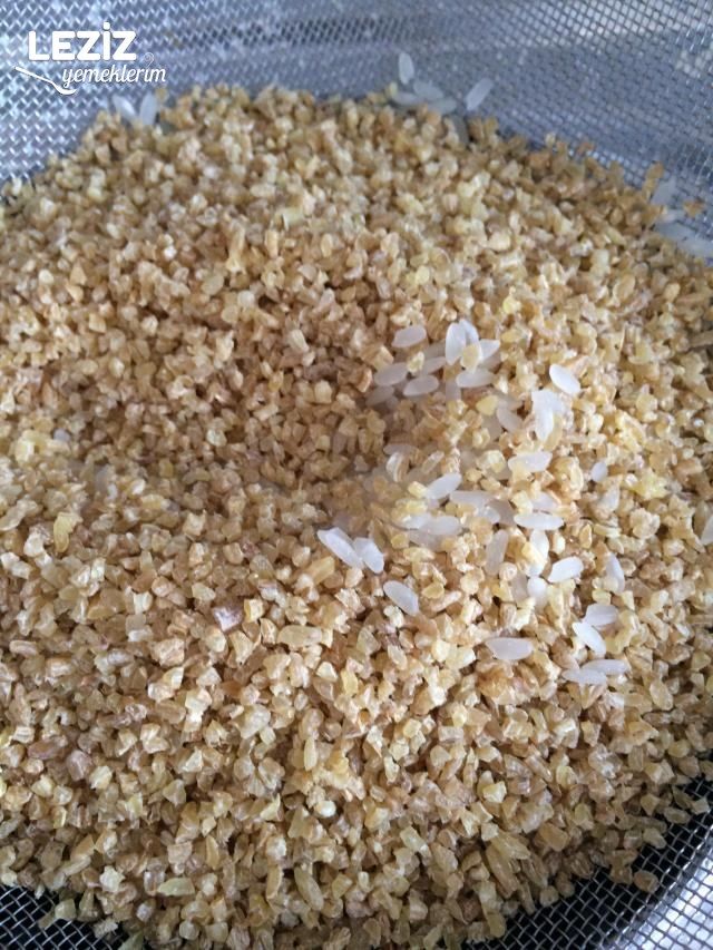 Domatesli Bulgurlu Biber Dolması