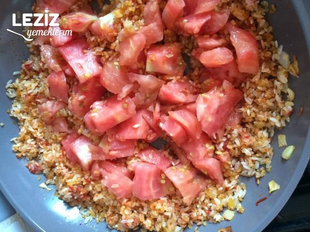 Domatesli Bulgurlu Biber Dolması