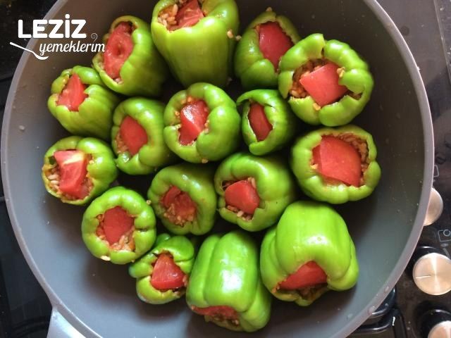 Domatesli Bulgurlu Biber Dolması