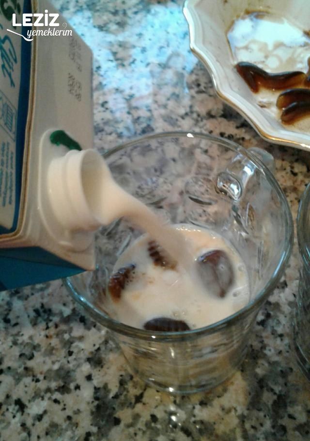 Buzlu Türk Kahvesi Ve Kurabiye