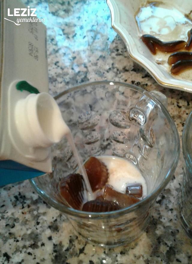 Buzlu Türk Kahvesi Ve Kurabiye