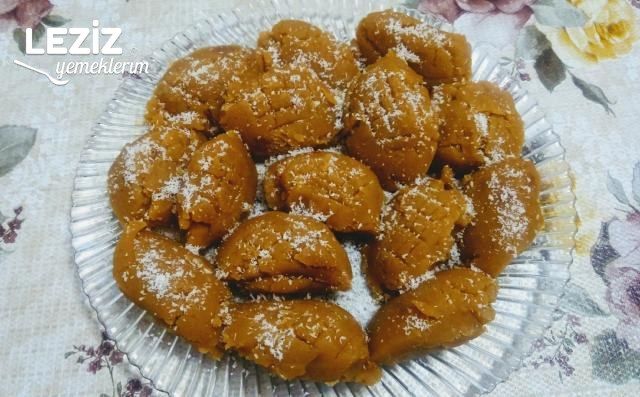 Nefis Sütlü Un Helvası