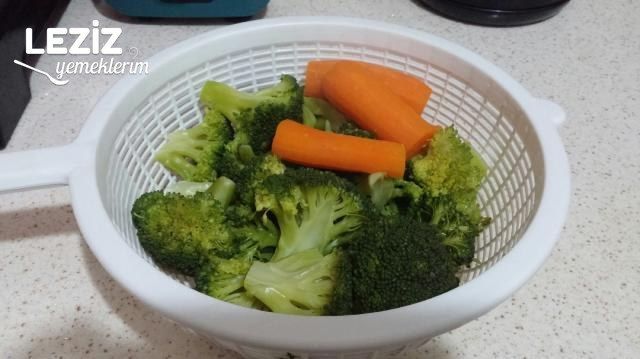 Yoğurtlu Brokoli Salatası Nasıl Yapılır