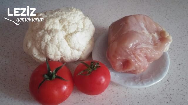 Fırında Kaşarlı Tavuklu Karnabahar Tarifi