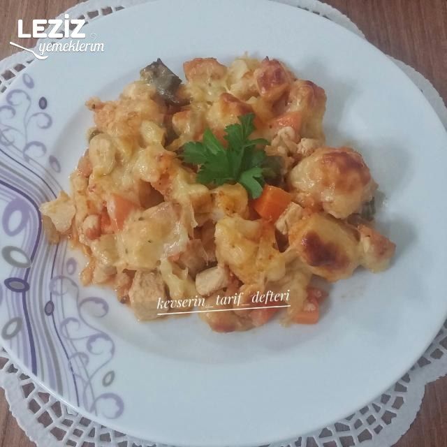 Fırında Kaşarlı Tavuklu Karnabahar Tarifi