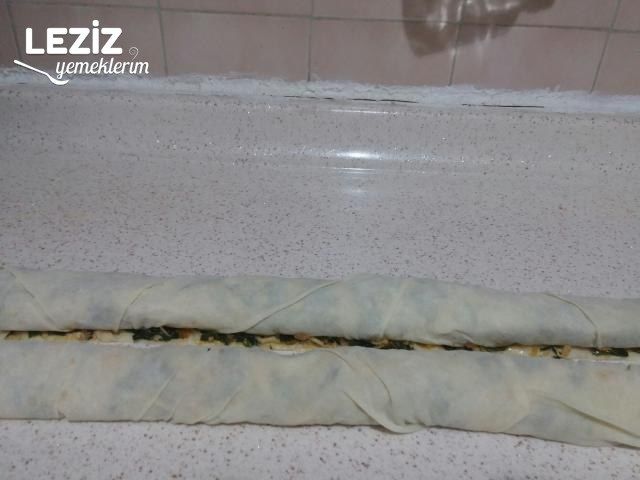 Çıtır Çıtır Ispanaklı Kaşarlı Üçgen Börek