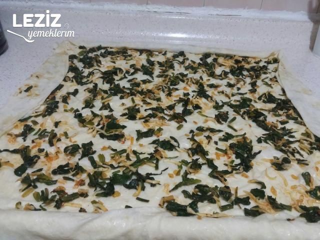 Çıtır Çıtır Ispanaklı Kaşarlı Üçgen Börek