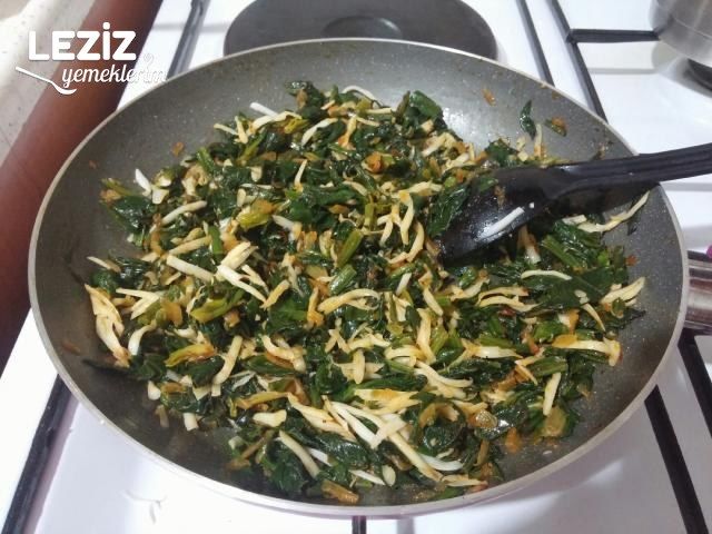 Çıtır Çıtır Ispanaklı Kaşarlı Üçgen Börek