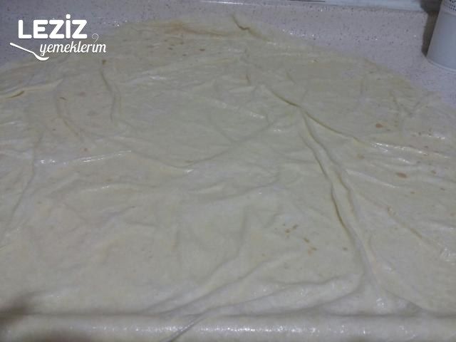 Çıtır Çıtır Ispanaklı Kaşarlı Üçgen Börek