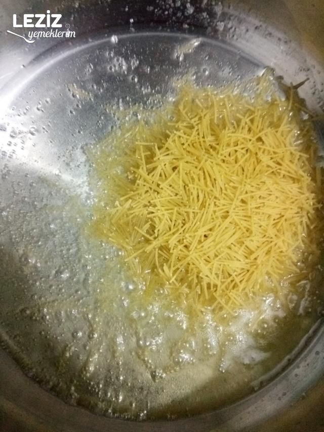 Tel Şehriyeli Pirinç Pilavı Tarifi