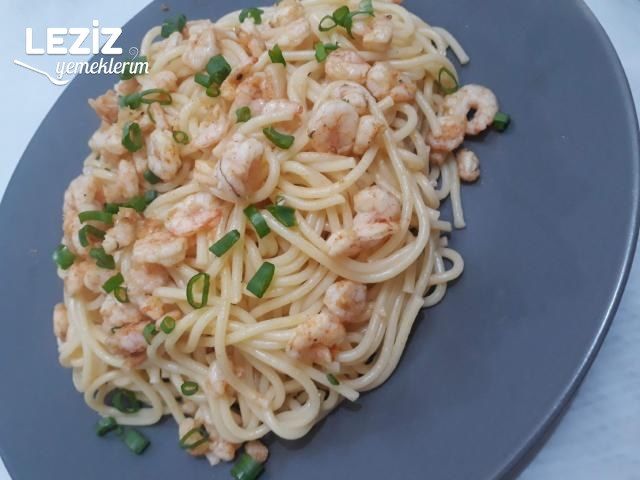 Enfes Soslu Karidesli Makarna