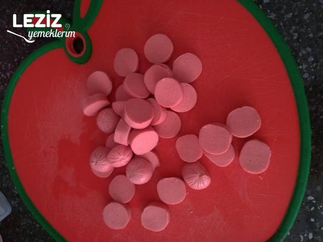Kahvaltılık Salçalı Sosis Nasıl Pişirilir