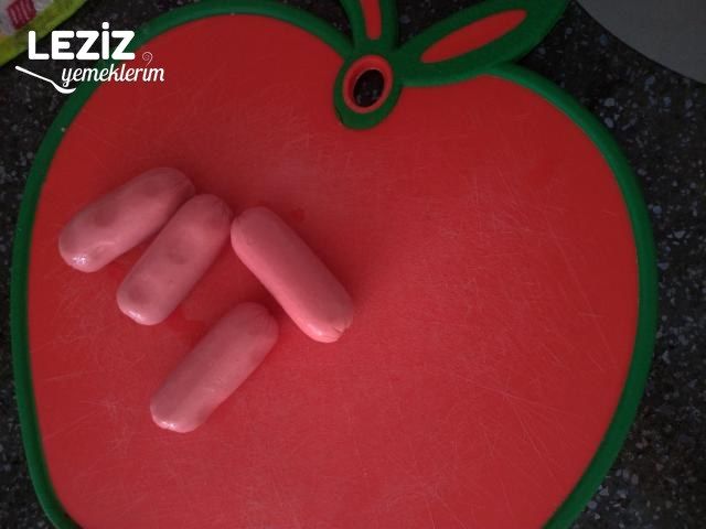 Kahvaltılık Salçalı Sosis Nasıl Pişirilir