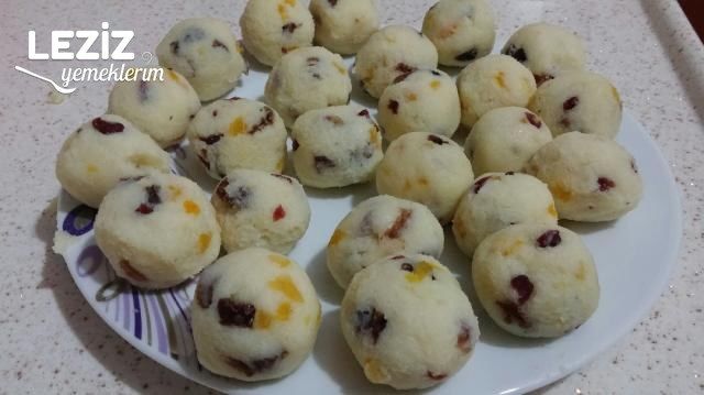 Fındık Dolgulu Kuru Meyveli İrmik Topları