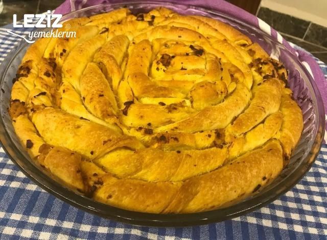 El Açması Pırasalı Börek Tarifi