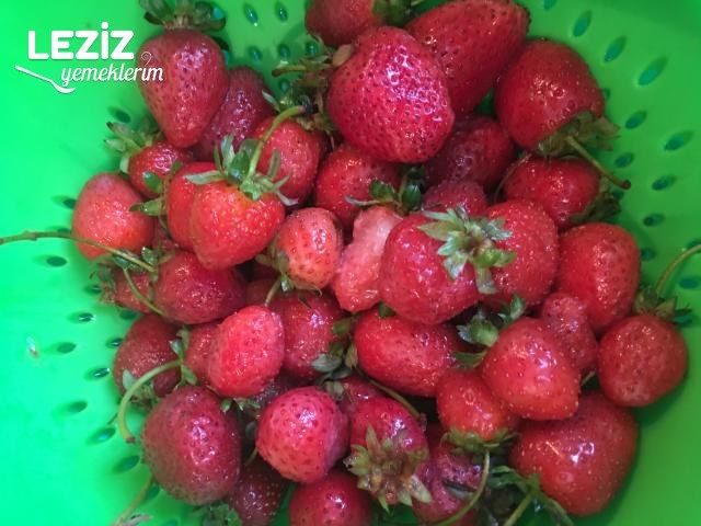 Çilekli Jöleli Sütlü Tatlı