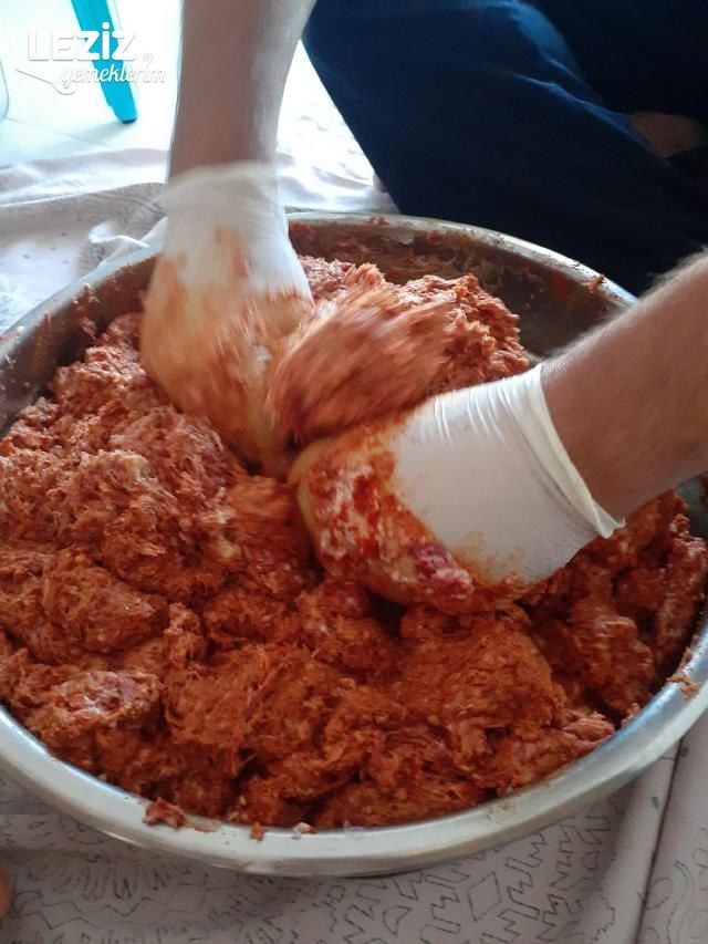 Kayserinin Meşhur Sucuk İçi Nasıl Yapılır