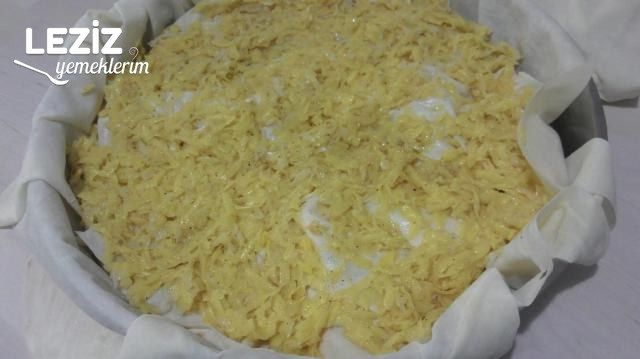 Enfes Pratik Patatesli Börek