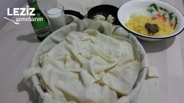 Enfes Pratik Patatesli Börek