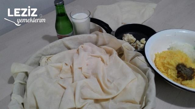 Enfes Pratik Patatesli Börek