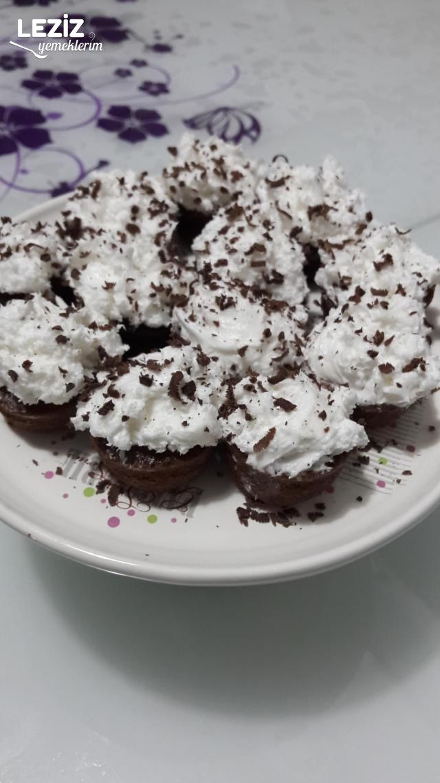 Kakaolu Şantili Minik Kekler