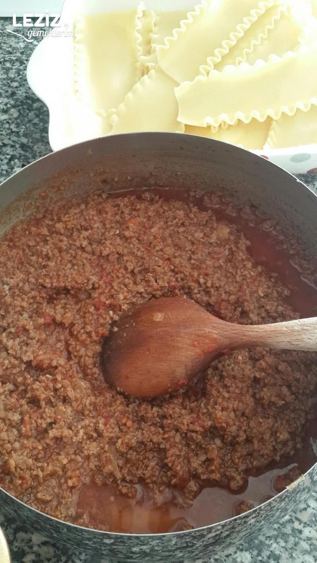 Kıymalı Lazanya Tarifi