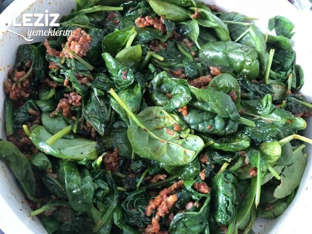 Cherry Domatesli Kıymalı Ispanak Yemeği