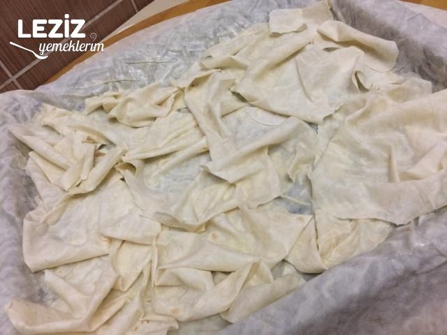 Su Böreği Tadında Sodalı Börek