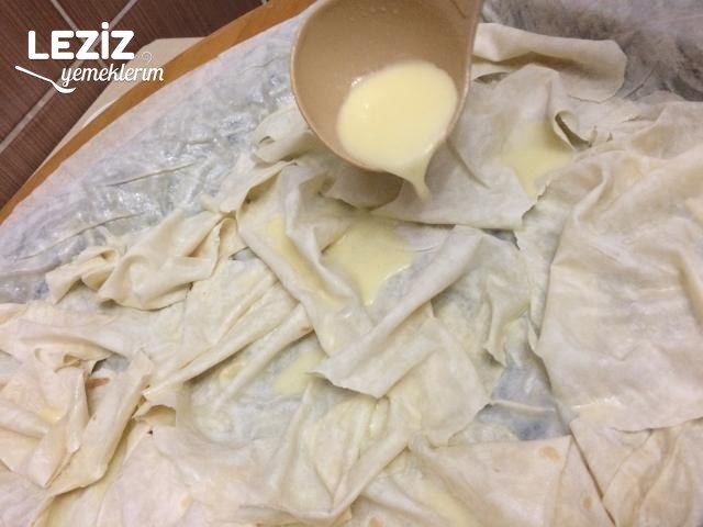 Su Böreği Tadında Sodalı Börek