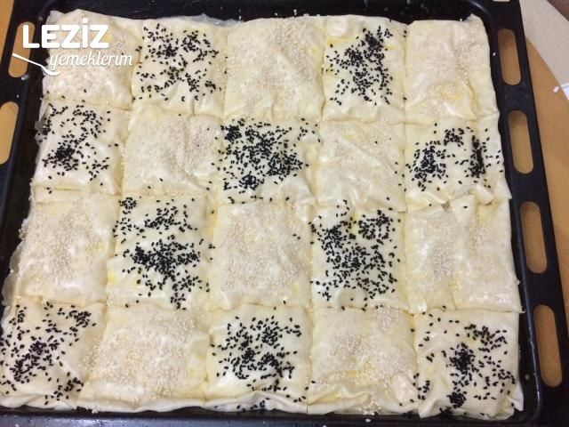 Su Böreği Tadında Sodalı Börek