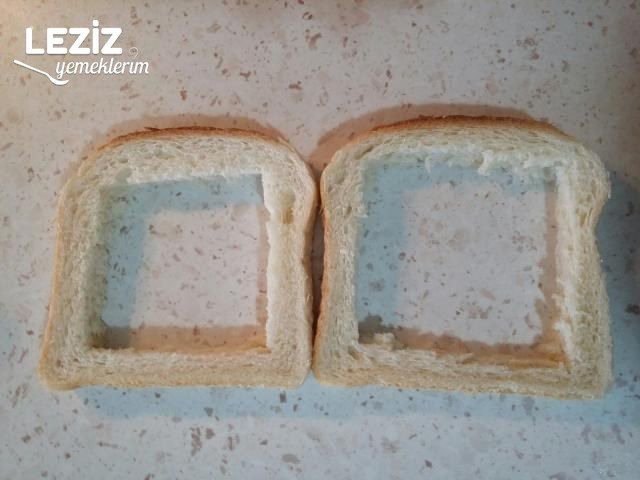 Tost Ekmeği Yatağında Sebzeli Omlet