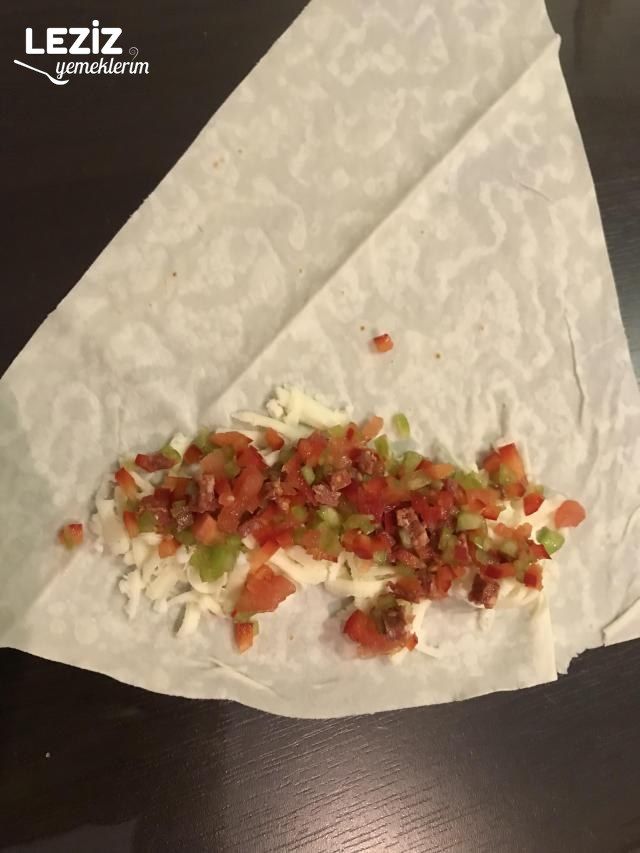 Kıyır Kıyır Paçanga Böreği