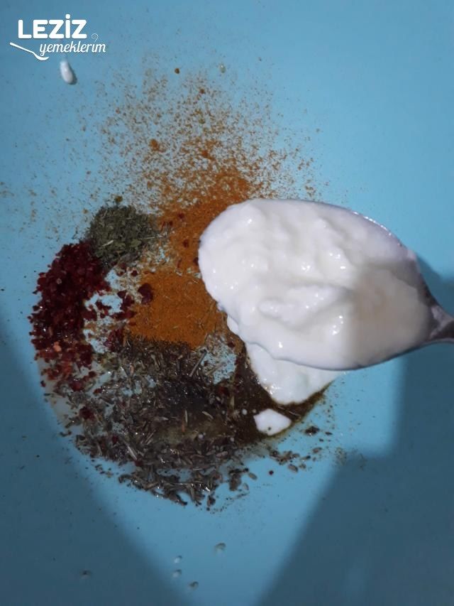 Yoğurtlu Soslu Lezzet Küpü Patatesler