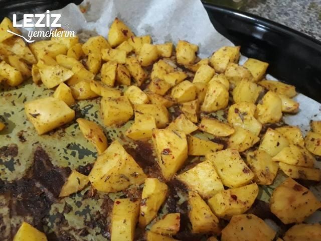 Yoğurtlu Soslu Lezzet Küpü Patatesler