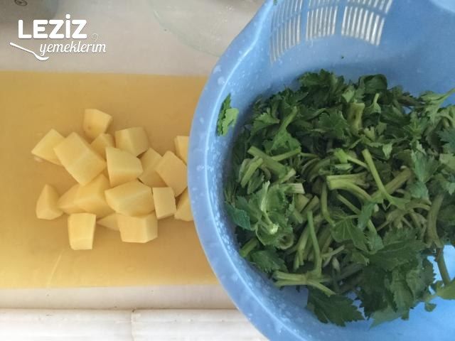 Etli Nohutlu Kereviz Sapı Yemeği