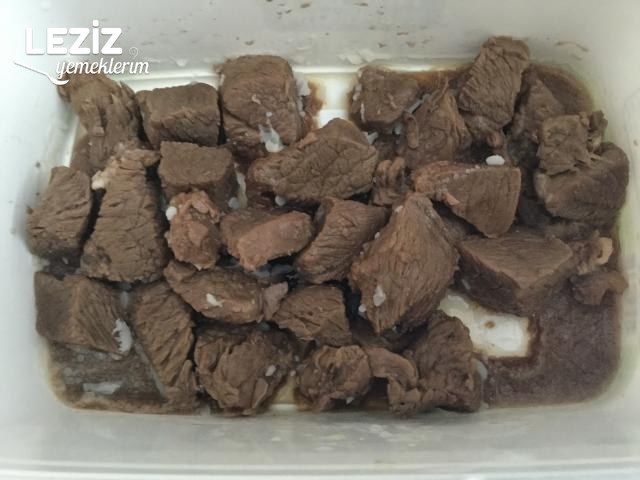 Etli Nohutlu Kereviz Sapı Yemeği