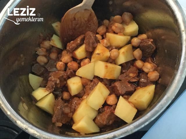 Etli Nohutlu Kereviz Sapı Yemeği